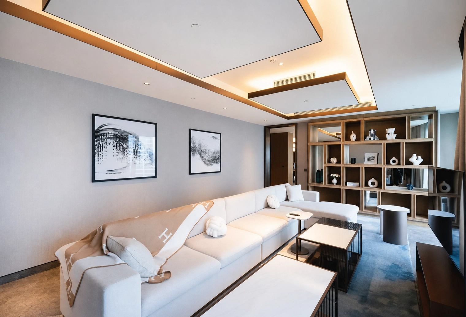 Ultra-Luxury Full-Floor Penthouse – Photo 2