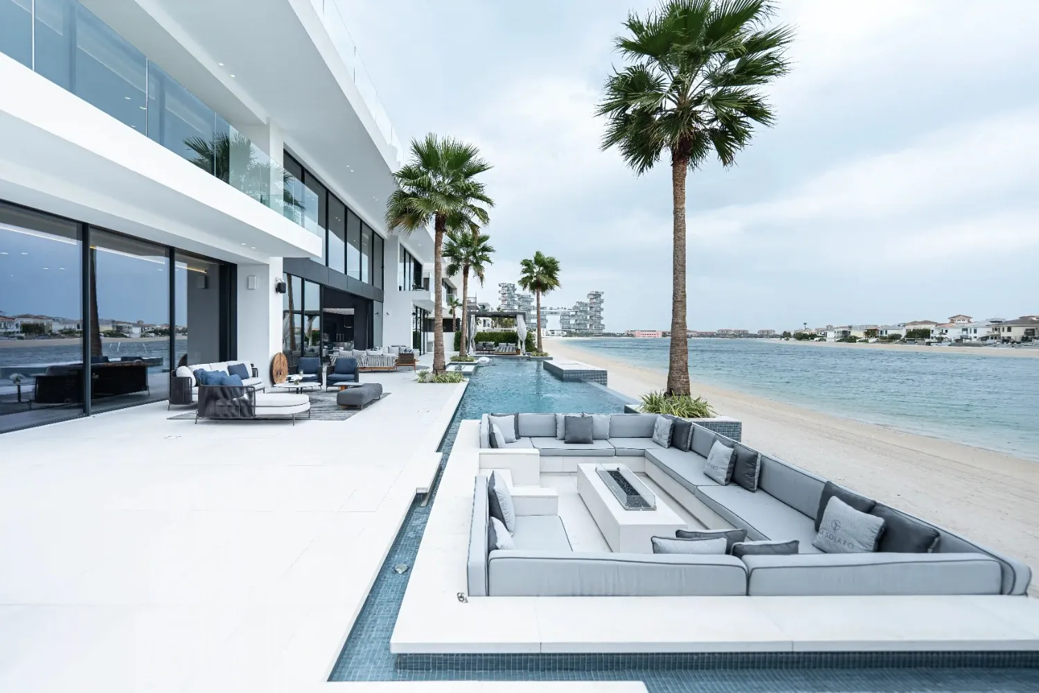 Billionaires’ Row Signature Villa – Photo 2