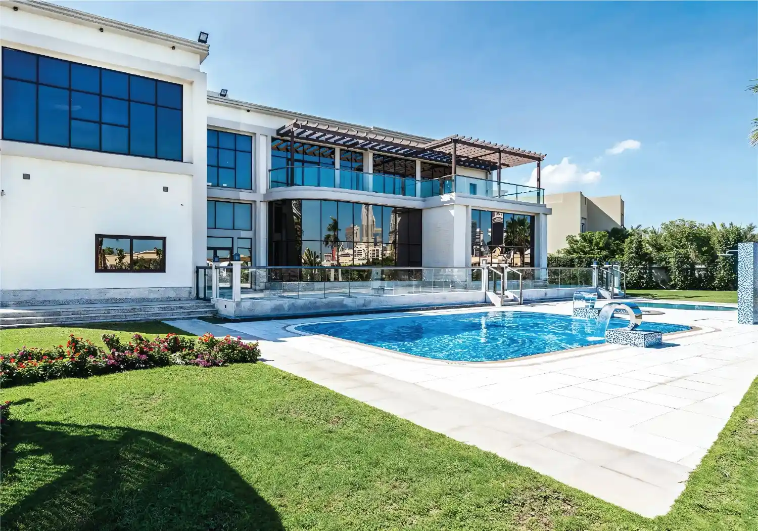 Emirates Hills Luxury Villa – Photo 2