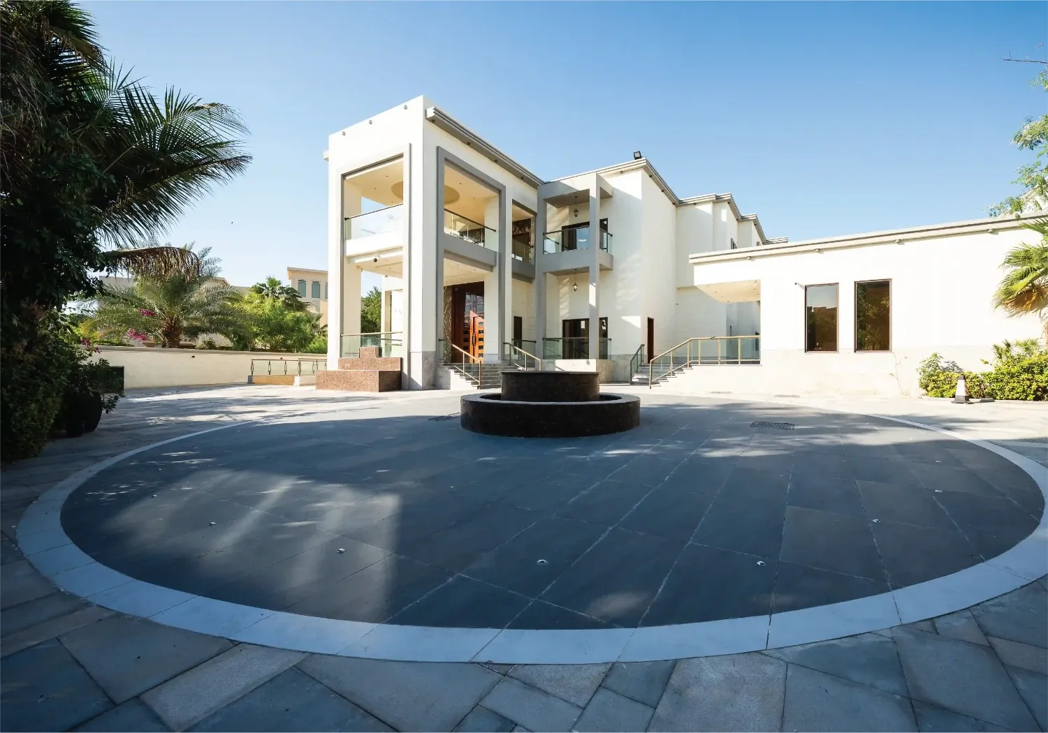 Emirates Hills Luxury Villa – Photo 14